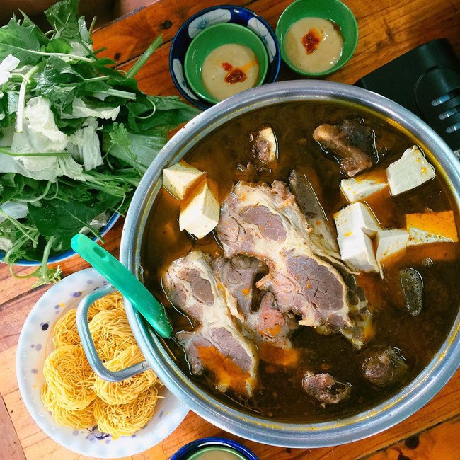 lẫu bò ba toa quán gỗ cũ ( ảnh sưu tầm )